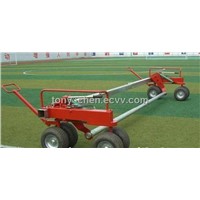 Installation cart with hydraulic lifter for the transport and rolling out of artificial turf