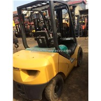 Used komatsu FD30-16 3T forklift with three stages/masts used diesel engine komatsu 3t lifter