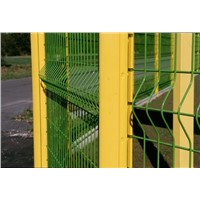 residenttial safety peach post  wire fence