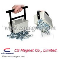Strong Magnetic Catcher