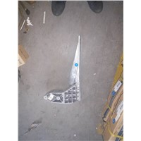 Left connecting bracket of lower protective device