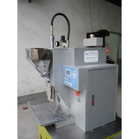 Pneumatic Injection Molding Machine