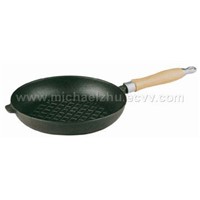Wood-handle cast iron fry pan