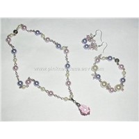 Pearl Necklace with Crystal Penden