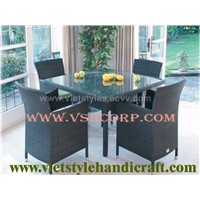 Poly rattan table with glass