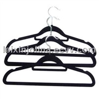 Velvet men' hanger with indent position and tie bar