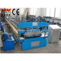 Self-locked roof roll forming machine