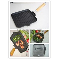 Cast iron frypan with folding handle