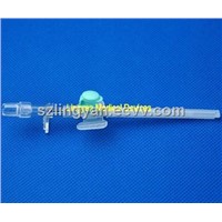 IV cannula with injection port