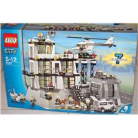 Lego City Set #7237 Police Station