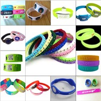 Silicone wristband with metal buckle