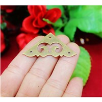 Yellow Brass Wooden Box Flat Coner,Wine Box Protector,Furniture Cover,Triangle Corners Antique Hollow Pattern,30*30mm,2Pcs