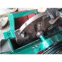 Industrial mobile wood chipper for making wood chips