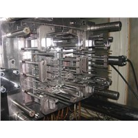 plastic injection mould and molding