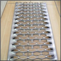 perforated metal stair treads/Anti skid perforated stair treads