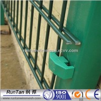 868/656 double wire mesh fence
