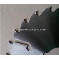saw blade with wiper slot