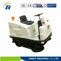 Ride-on sweeping machine