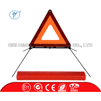 Reflective traffic warning triangle with flashing LED