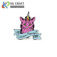 UNIQUE DESIGN CUSTOM METAL STAMPING COLORFUL ENAMEL GLITTER CUTE ANIMAL CAT BADGE for PROMOTION